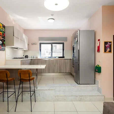 Modern 2br Stylish With Large Backyard - Fully-equipped Биркиркара